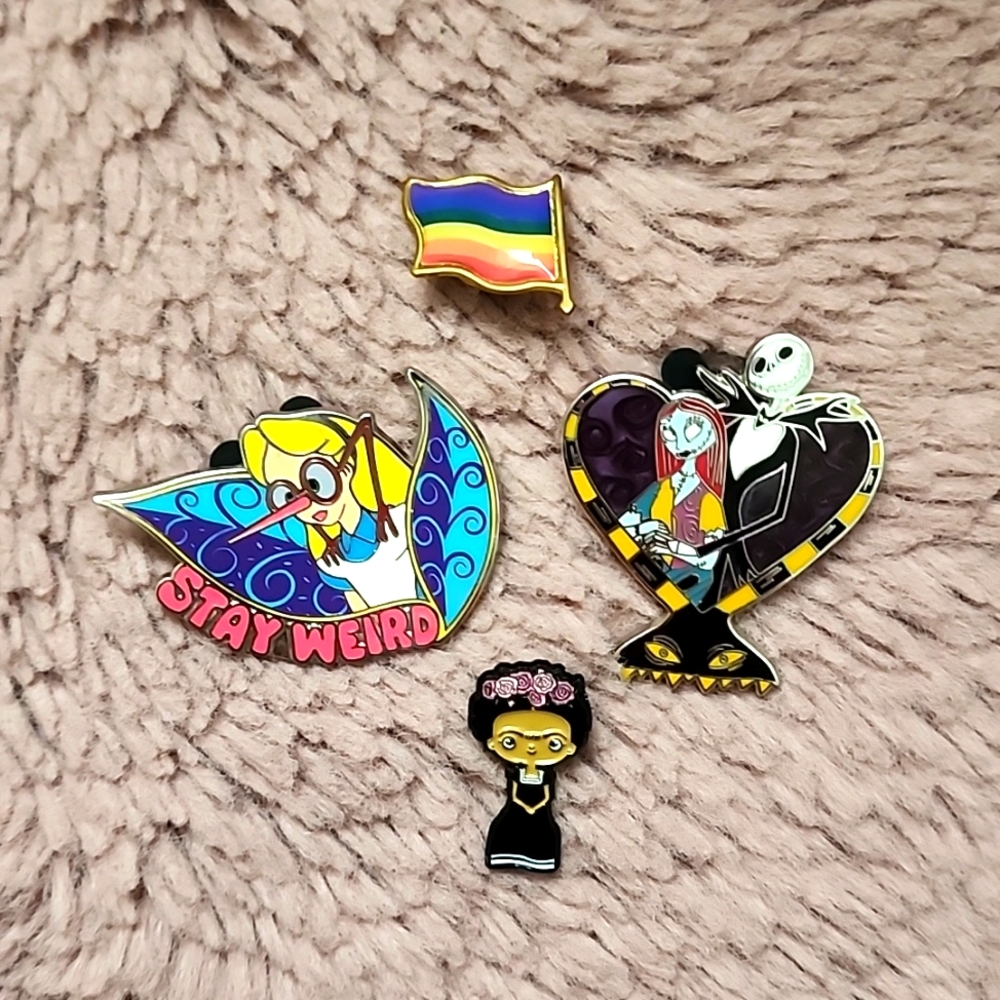 Set of Enamel Pins 📌 ✨️